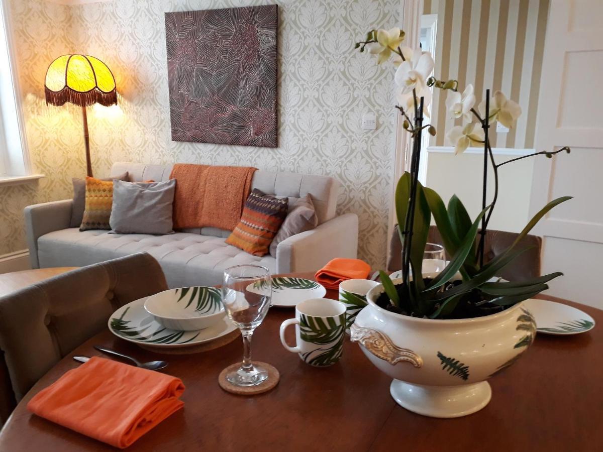 One Holyrood Hotel & Cafe Newport  Luaran gambar