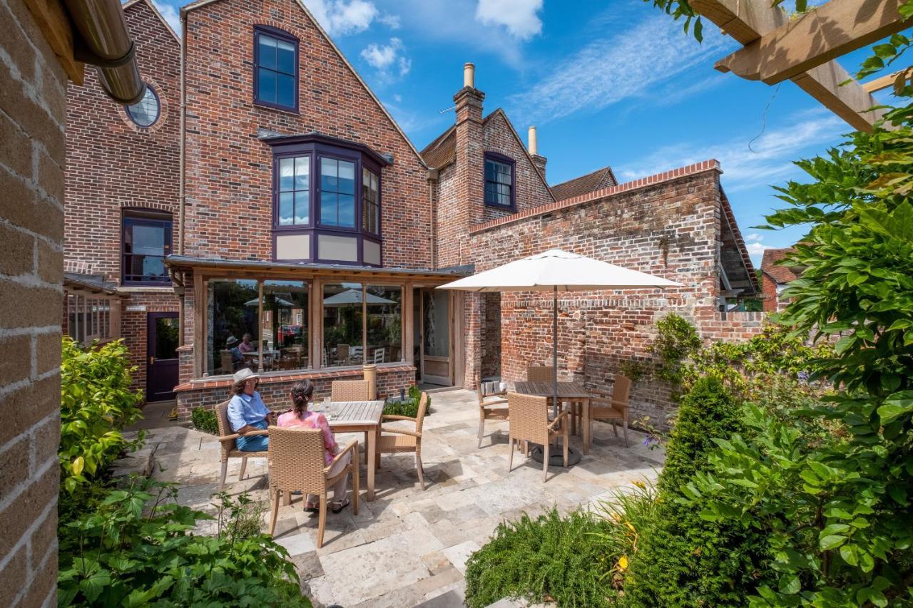 One Holyrood Hotel & Cafe Newport  Luaran gambar