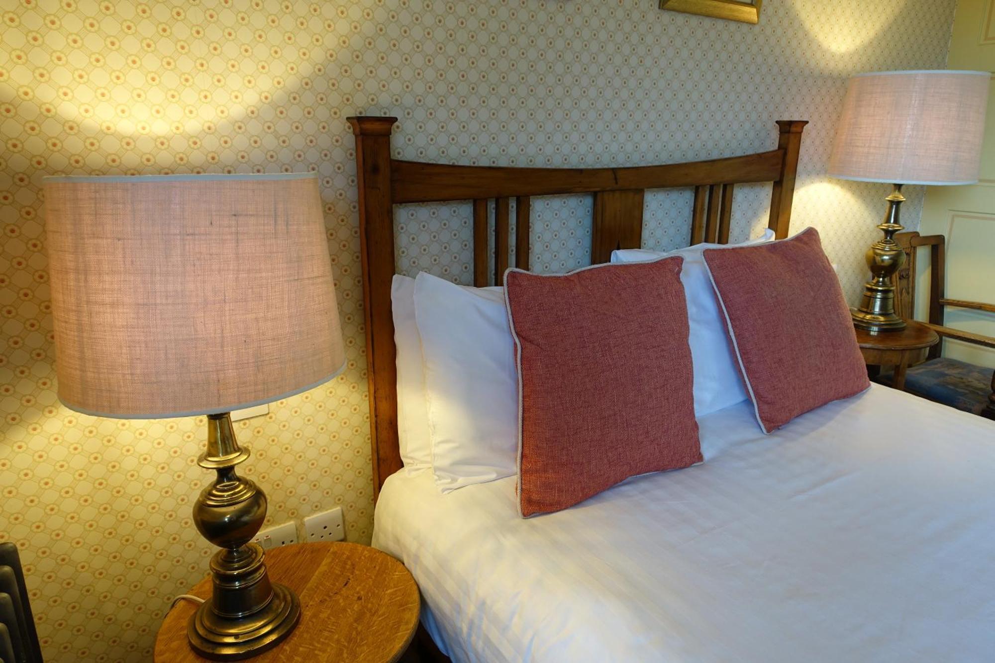 One Holyrood Hotel & Cafe Newport  Bilik gambar