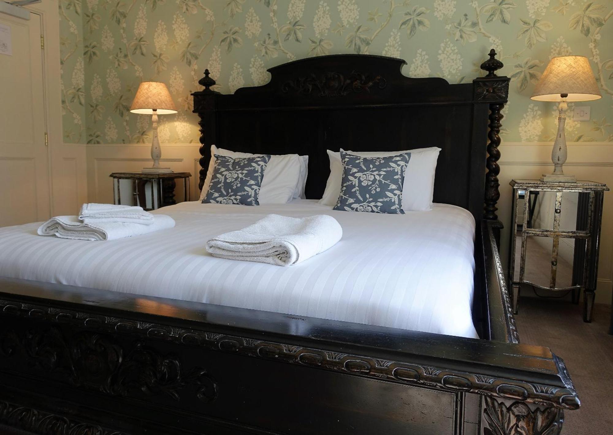 One Holyrood Hotel & Cafe Newport  Bilik gambar
