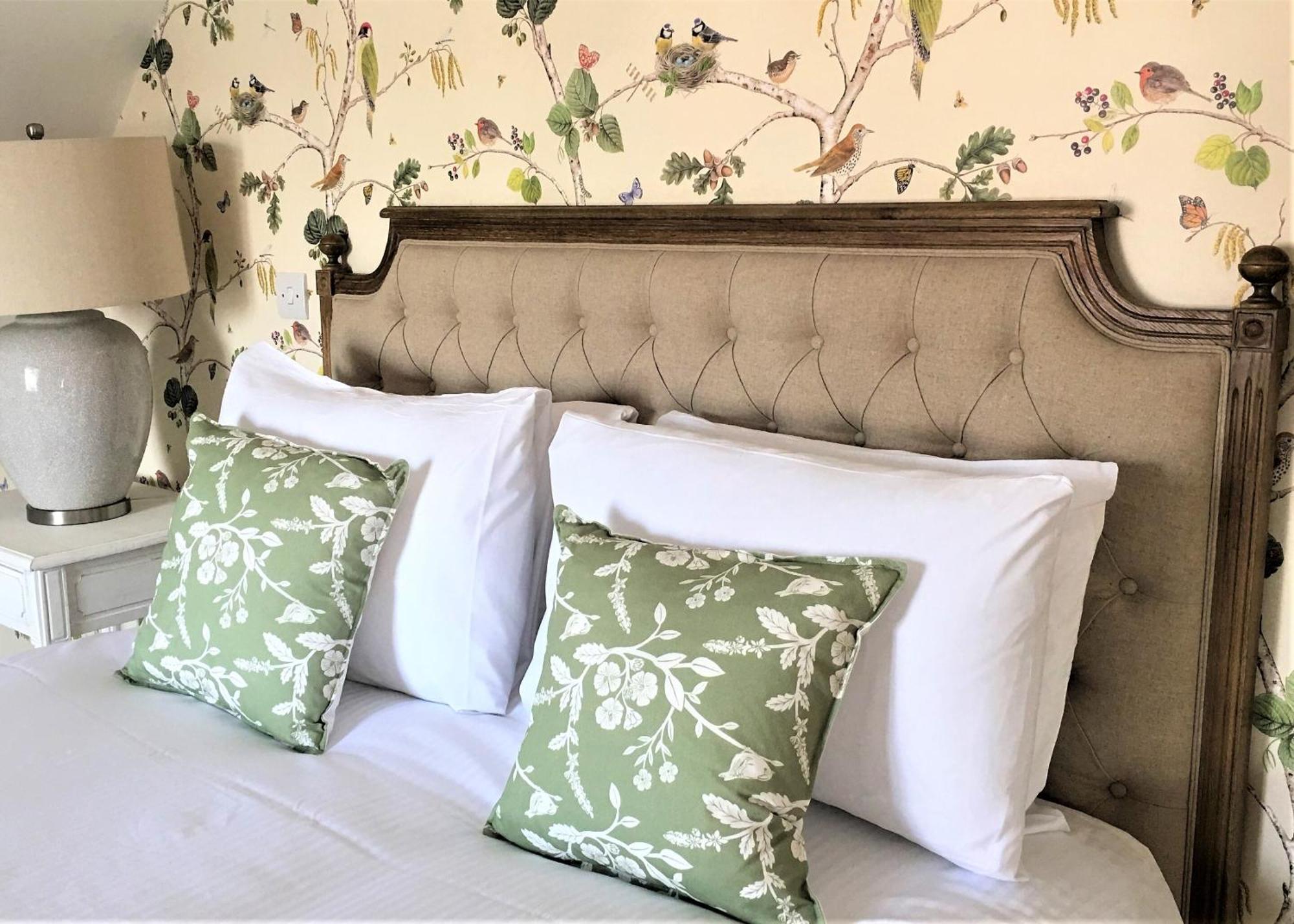 One Holyrood Hotel & Cafe Newport  Bilik gambar