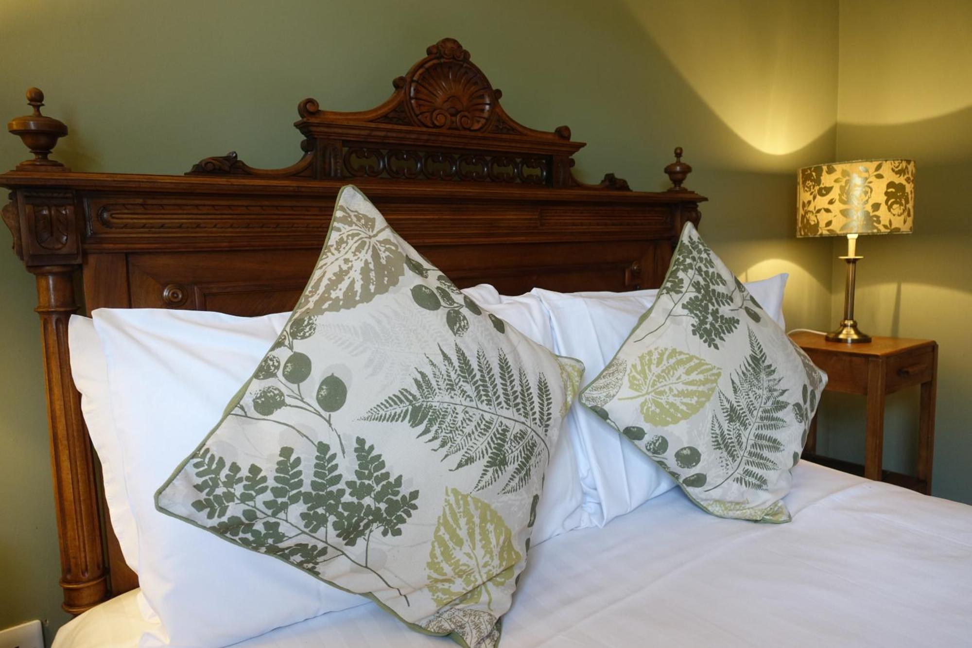 One Holyrood Hotel & Cafe Newport  Bilik gambar